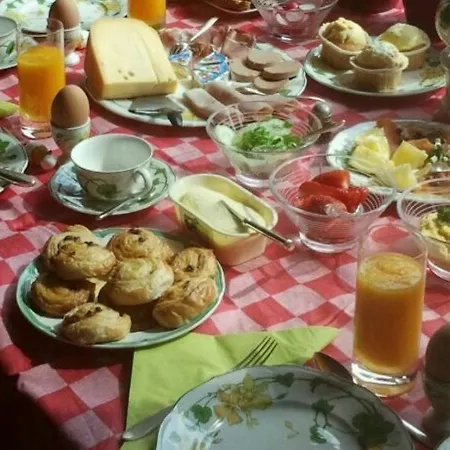 Castanet Bed & Breakfast *