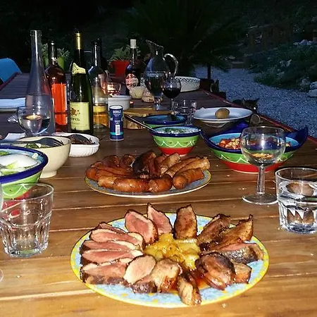Castanet Bed & Breakfast