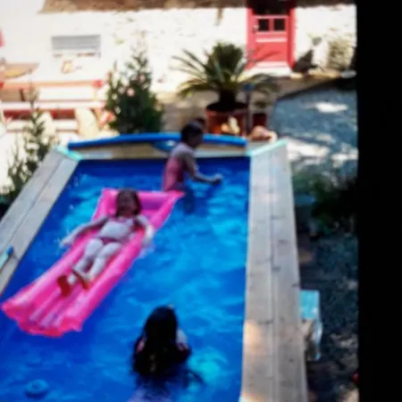 Castanet Bed & Breakfast *